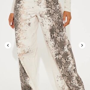 Stylish Snake Print Women's Pants